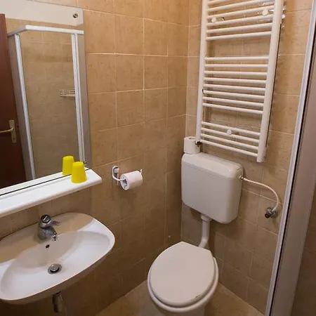 Nočitev z zajtrkom Sobe Lusina